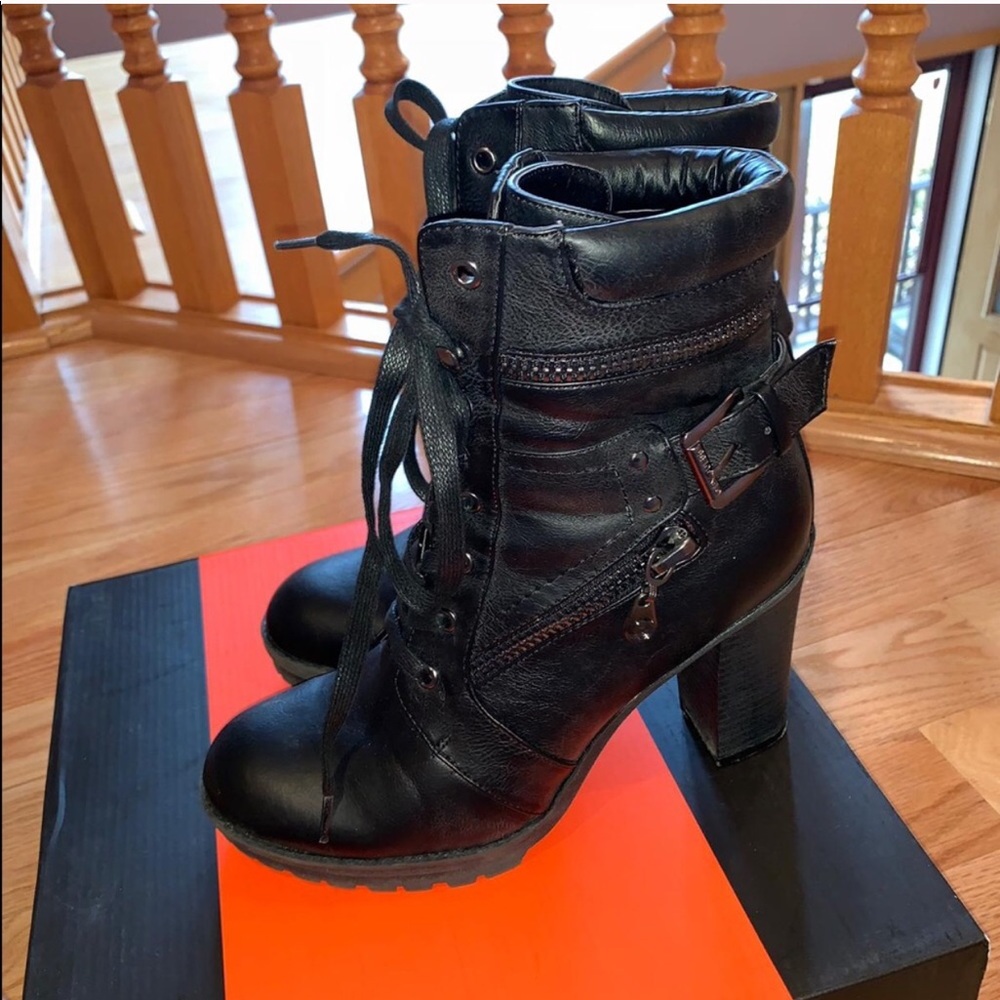 GUESS BLACK BOOTIES